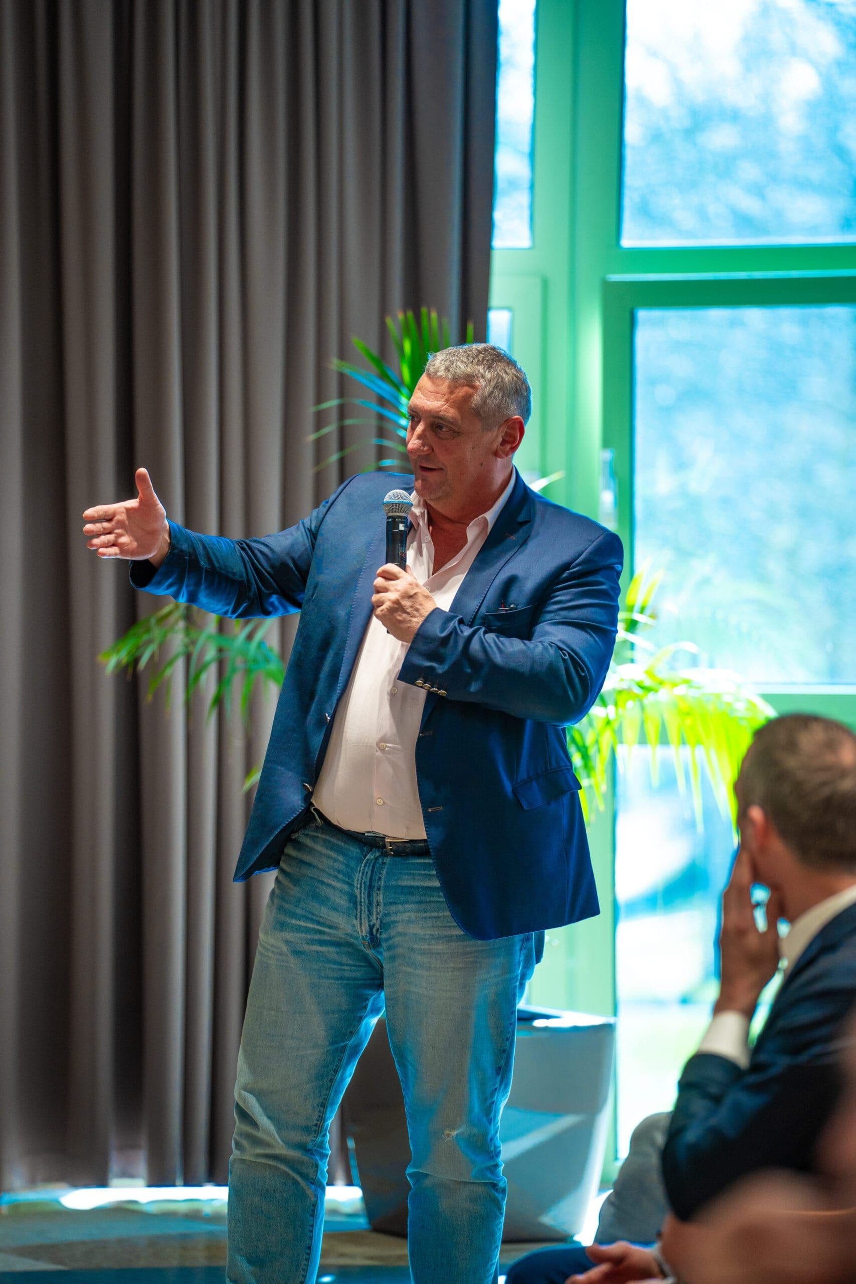 Event photographer Luxembourg: speaker presentation corporate event