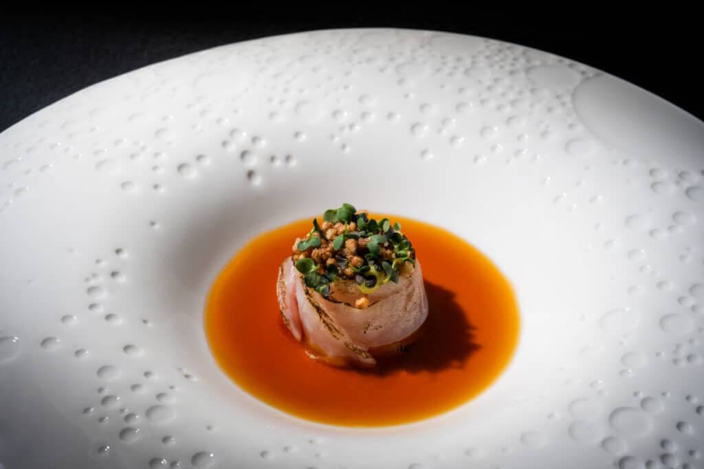 Food photography Luxembourg: fine dining scallop dish artistic plating