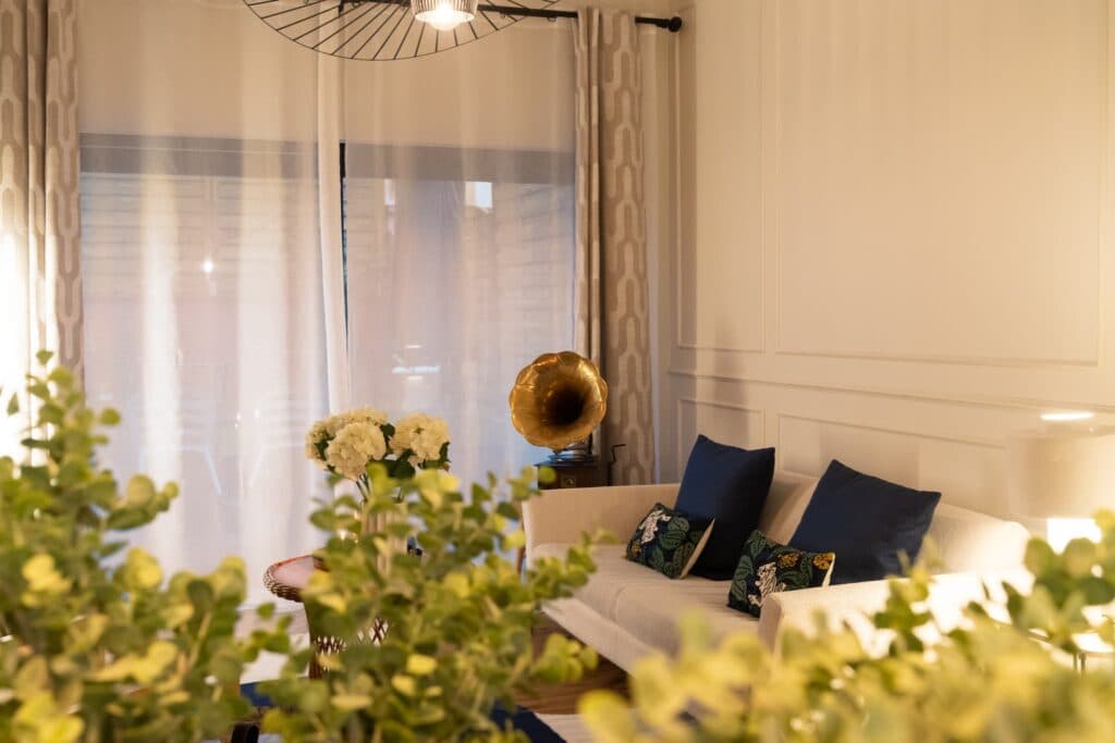 Real estate photography Luxembourg: staged living room sofa gramophone