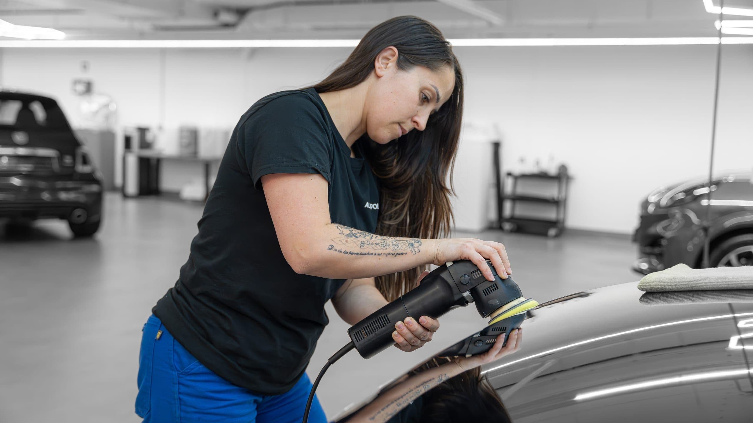 Autopolis service — detail of workshop tools