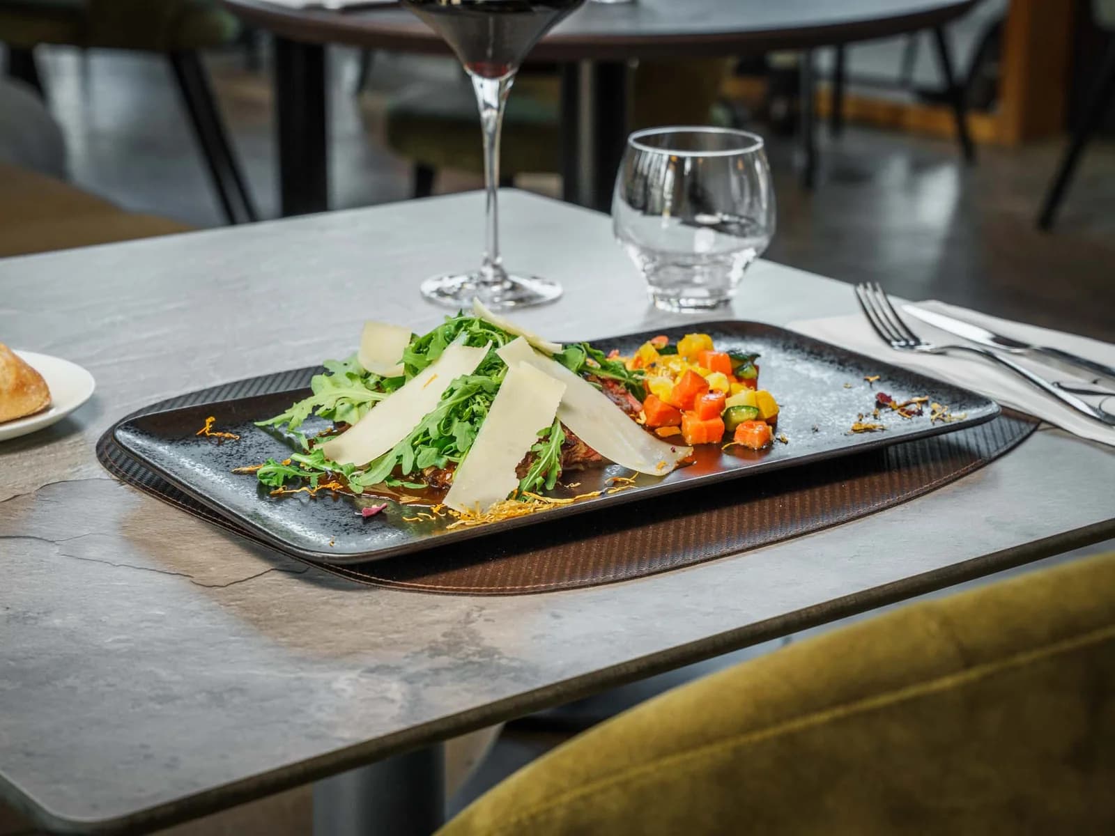 Brasserie S — A midday plate with a glass of wine